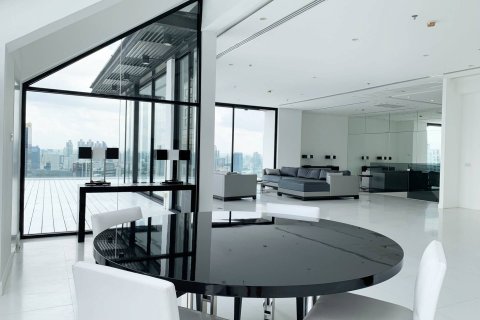 Ático de 3 dormitorios en Bangkok, Tailandia № 180548 - foto 4