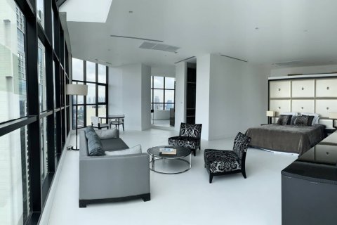 Ático de 3 dormitorios en Bangkok, Tailandia № 180548 - foto 15