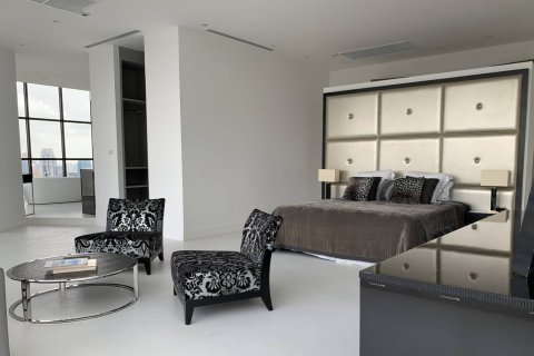 Ático de 3 dormitorios en Bangkok, Tailandia № 180548 - foto 17