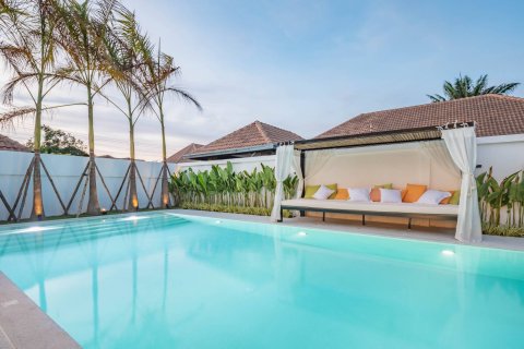 Casa de 5 dormitorios en Pattaya, Tailandia № 180552 - foto 4