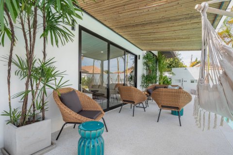 Casa de 5 dormitorios en Pattaya, Tailandia № 180552 - foto 8