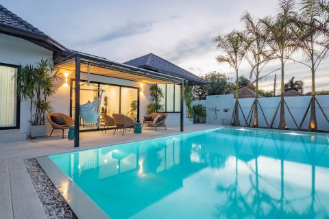 Casa de 5 dormitorios en Pattaya, Tailandia № 180552 - foto 16