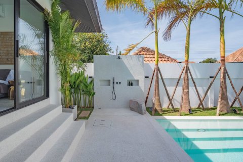 Casa de 5 dormitorios en Pattaya, Tailandia № 180552 - foto 18