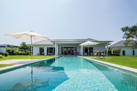 Casa de 4 dormitorios en Hua Hin, Tailandia № 180549 - foto 2