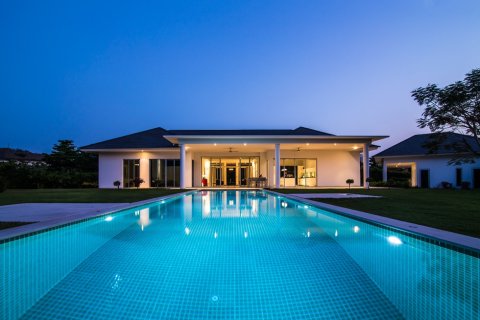 Casa de 4 dormitorios en Hua Hin, Tailandia № 180549 - foto 21