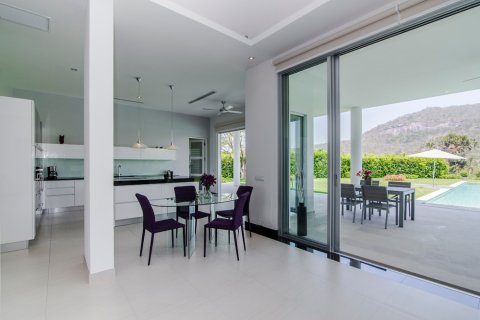 Casa de 4 dormitorios en Hua Hin, Tailandia № 180549 - foto 9