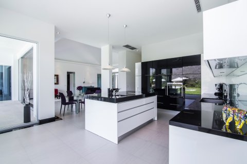 Casa de 4 dormitorios en Hua Hin, Tailandia № 180549 - foto 11