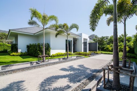 Casa de 4 dormitorios en Hua Hin, Tailandia № 180549 - foto 4