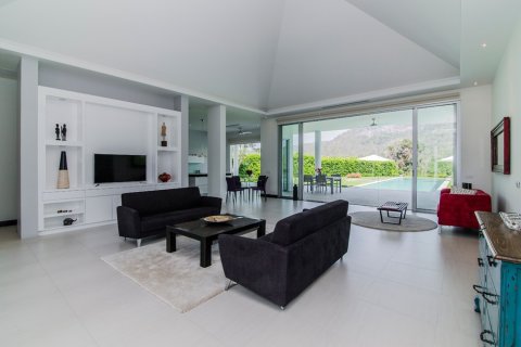 Casa de 4 dormitorios en Hua Hin, Tailandia № 180549 - foto 7