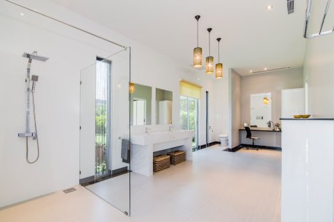 Casa de 4 dormitorios en Hua Hin, Tailandia № 180549 - foto 18