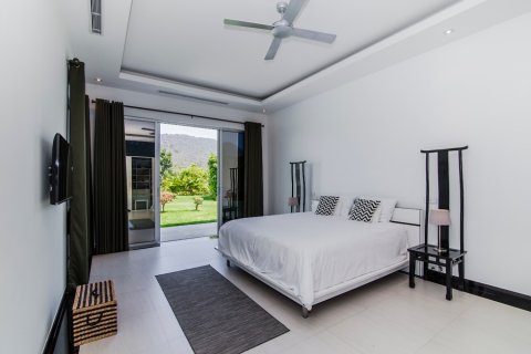Casa de 4 dormitorios en Hua Hin, Tailandia № 180549 - foto 15