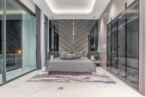 Chalet de 5 dormitorios en Pattaya, Tailandia № 114118 - foto 8
