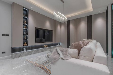 Chalet de 5 dormitorios en Pattaya, Tailandia № 114118 - foto 4
