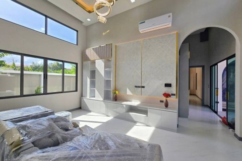 Chalet de 4 dormitorios en Pattaya, Tailandia № 116696 - foto 3