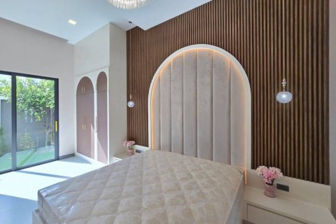 Chalet de 4 dormitorios en Pattaya, Tailandia № 116696 - foto 6