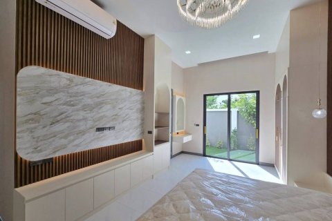 Chalet de 4 dormitorios en Pattaya, Tailandia № 116696 - foto 9