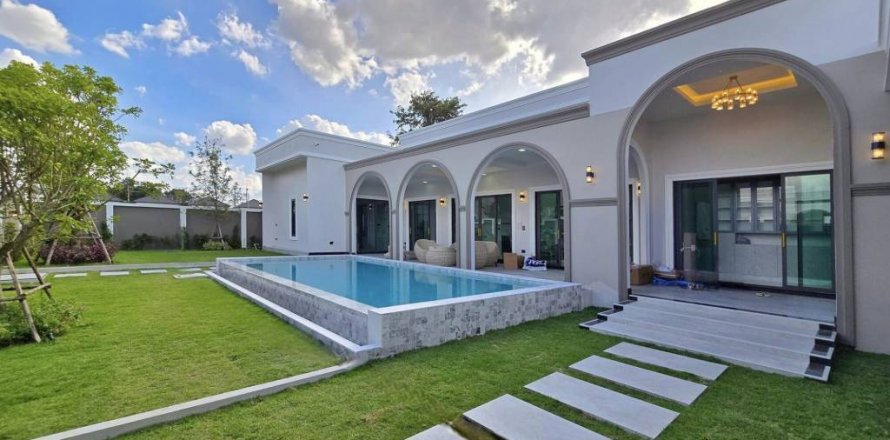 Chalet de 4 dormitorios en Pattaya, Tailandia № 116696