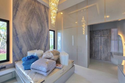 Chalet de 4 dormitorios en Pattaya, Tailandia № 116696 - foto 10