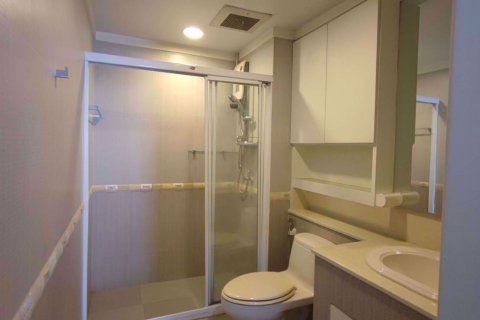 Condominio de 2 dormitorios en Watthana, Bangkok, Tailandia № 47475 - foto 14