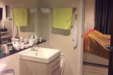 Dúplex de 3 dormitorios en Samut Prakan, Tailandia № 47479 - foto 12