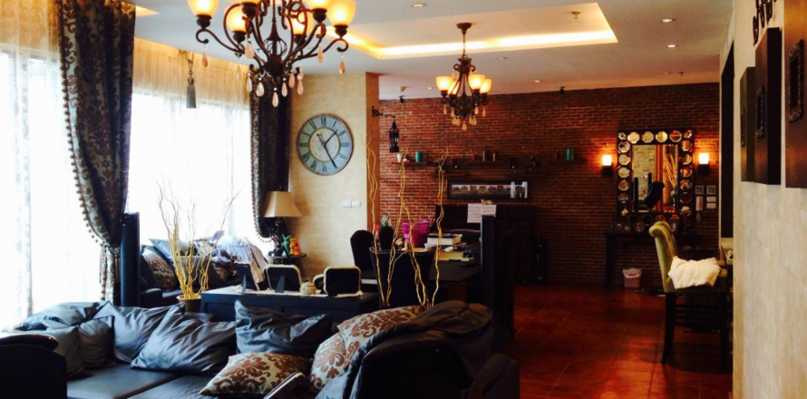 Condo à Sathon, Bangkok, Thaïlande, 3 chambres № 47478