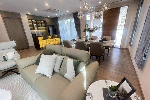 Chalet de 4 dormitorios en Pattaya, Tailandia № 172981 - foto 5