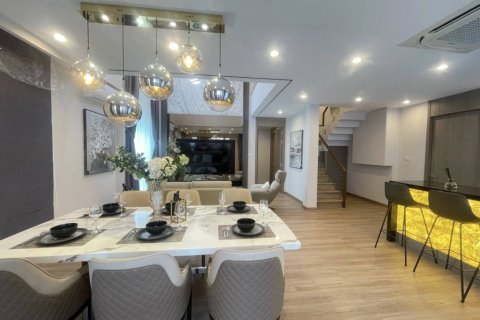 Chalet de 4 dormitorios en Pattaya, Tailandia № 172981 - foto 7