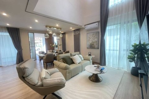 Chalet de 4 dormitorios en Pattaya, Tailandia № 172981 - foto 3