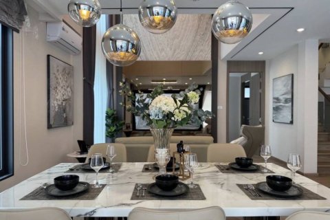 Chalet de 4 dormitorios en Pattaya, Tailandia № 172981 - foto 6