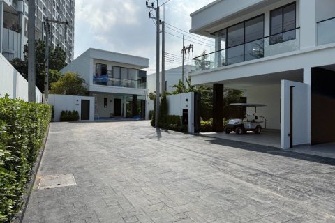 Villa in Bang Lamung, Thailand 4 bedrooms № 222721 - photo 22