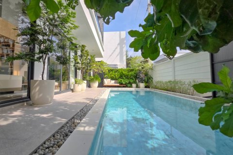 Chalet de 4 dormitorios en Bang Lamung, Tailandia № 222721