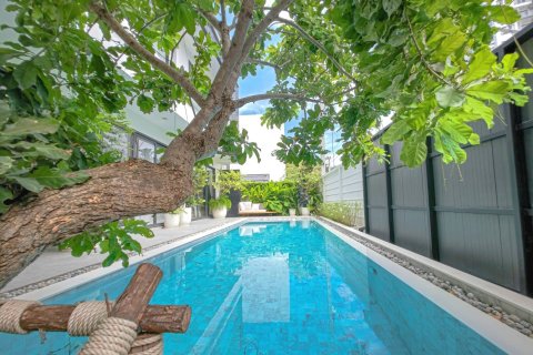 Villa in Bang Lamung, Thailand 4 bedrooms № 222721 - photo 2