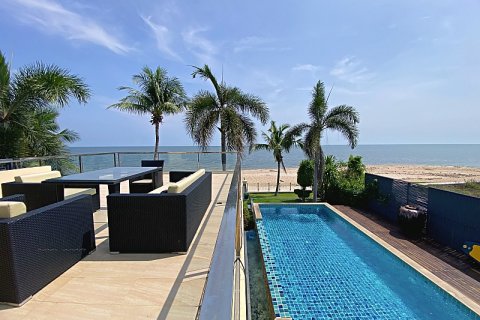 Chalet de 4 dormitorios en Hua Hin, Tailandia № 168476 - foto 7