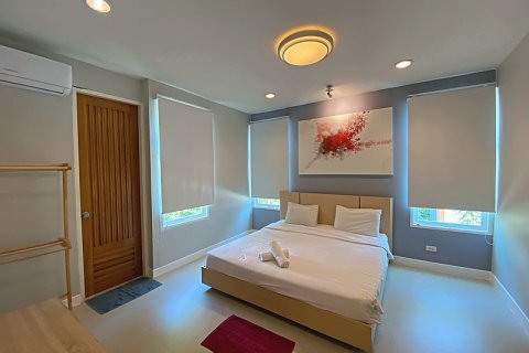 Chalet de 4 dormitorios en Hua Hin, Tailandia № 168476 - foto 27
