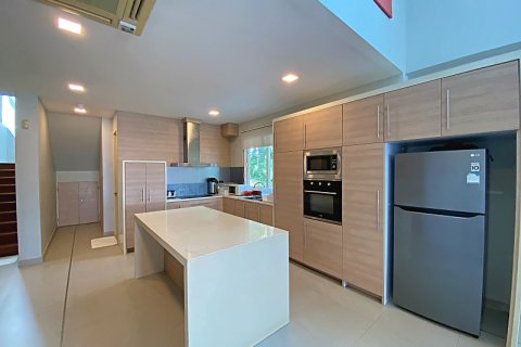 Chalet de 4 dormitorios en Hua Hin, Tailandia № 168476 - foto 23