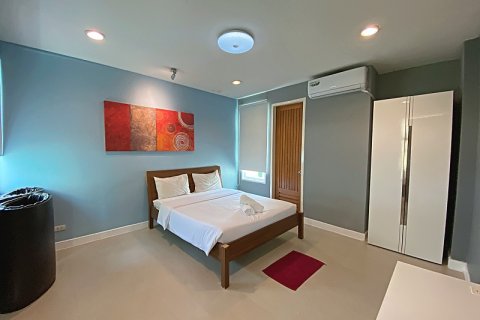 Chalet de 4 dormitorios en Hua Hin, Tailandia № 168476 - foto 30