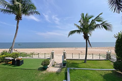 Chalet de 4 dormitorios en Hua Hin, Tailandia № 168476 - foto 2
