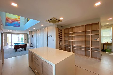 Chalet de 4 dormitorios en Hua Hin, Tailandia № 168476 - foto 25