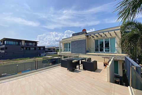 Chalet de 4 dormitorios en Hua Hin, Tailandia № 168476 - foto 9