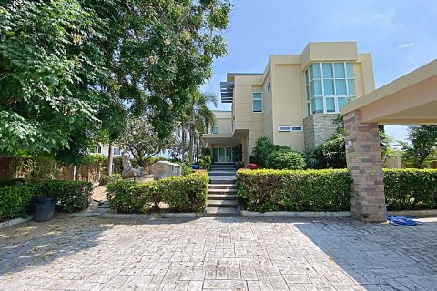 Chalet de 4 dormitorios en Hua Hin, Tailandia № 168476 - foto 13