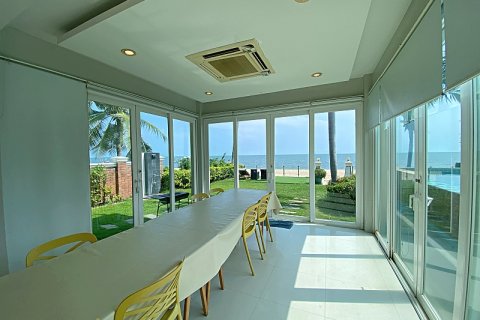 Chalet de 4 dormitorios en Hua Hin, Tailandia № 168476 - foto 11