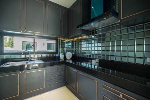 Chalet de 3 dormitorios en Hua Hin, Tailandia № 168472 - foto 7