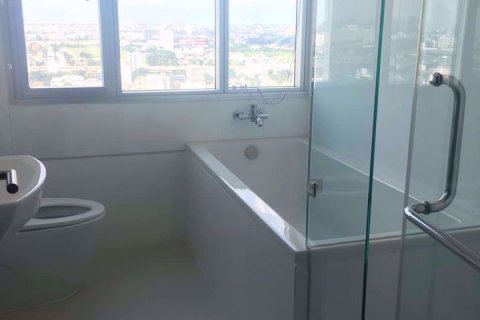 Condominio de 2 dormitorios en Huai Khwang, Bangkok, Tailandia № 47953 - foto 4