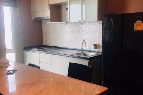 Condominio de 2 dormitorios en Huai Khwang, Bangkok, Tailandia № 47953 - foto 2