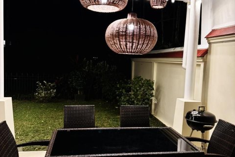Adosado de 4 dormitorios en Phuket, Tailandia № 159032 - foto 23
