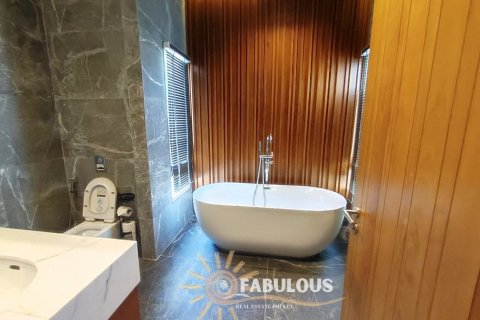 Villa in Rawai, Thailand 3 bedrooms № 179272 - photo 4