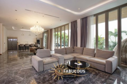 Villa in Rawai, Thailand 3 bedrooms № 179272 - photo 17