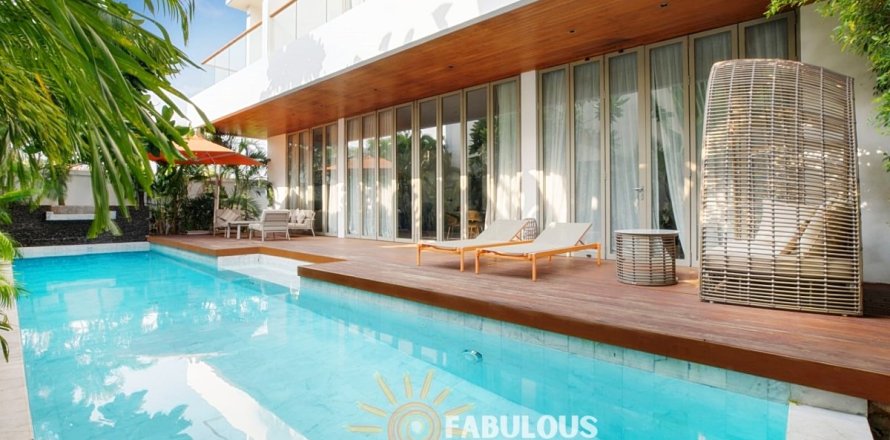 Villa in Rawai, Thailand 3 bedrooms № 179272