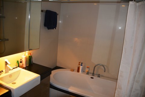 Condominio de 2 dormitorios en Bangkok, Tailandia № 66730 - foto 11