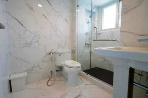 Condominio de 3 dormitorios en Bangkok, Tailandia № 66732 - foto 8